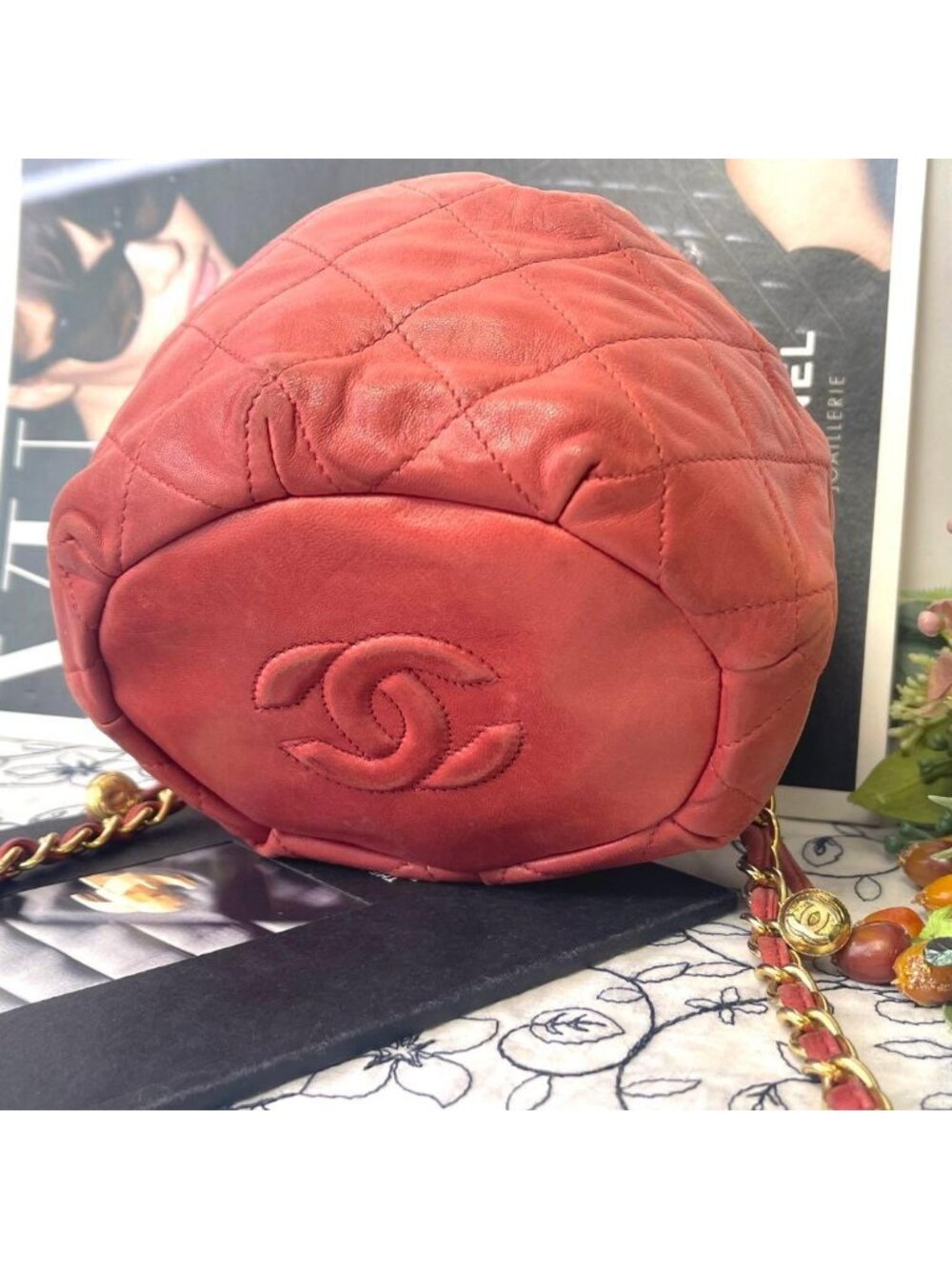 Chanel Drawstring Quilted Chain Shoulder Bag - Picture 4 of 11
